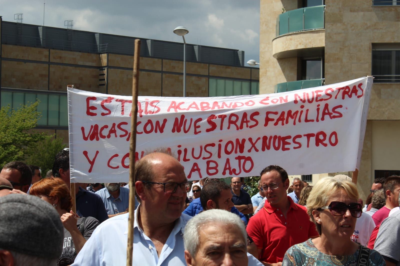 Protestas de los ganaderos frente a la Delegación Territorial de la Junta de Castilla en León en Salamanca
