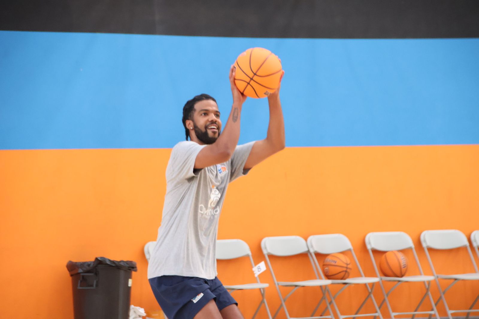 Primer entrenamiento de Perfumerías Avenida de Tercera FEB