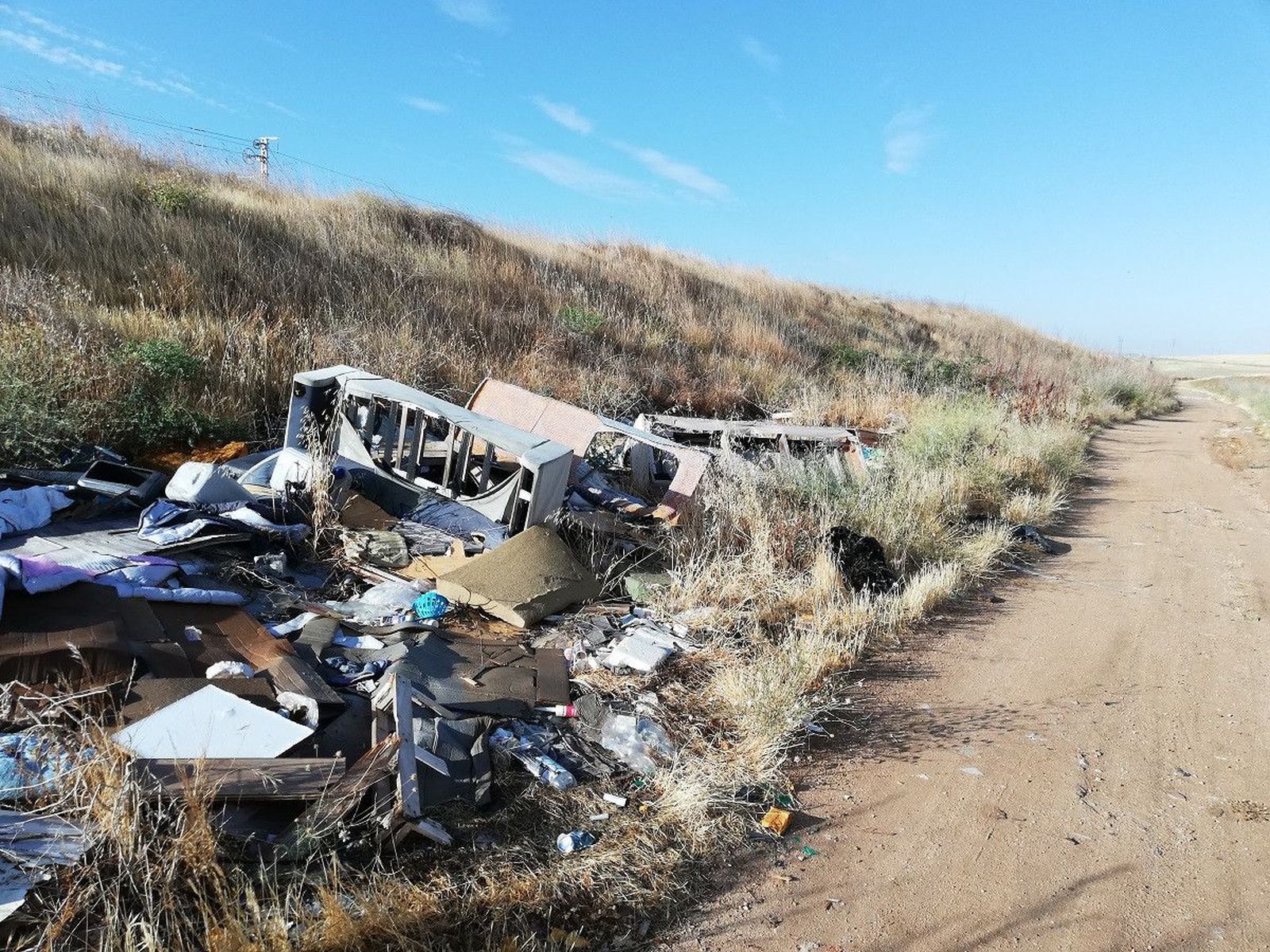 Vertedero Calzada de Medina 10 8 2019 (2)