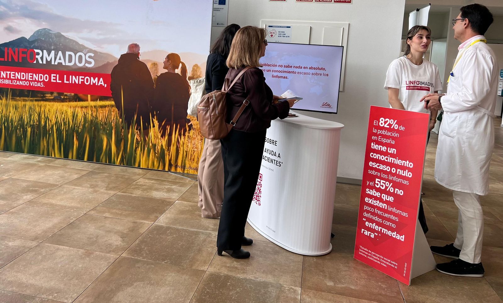 Punto informativo interactivo en el Hospital de Salamanca para conocer más sobre los linfomas