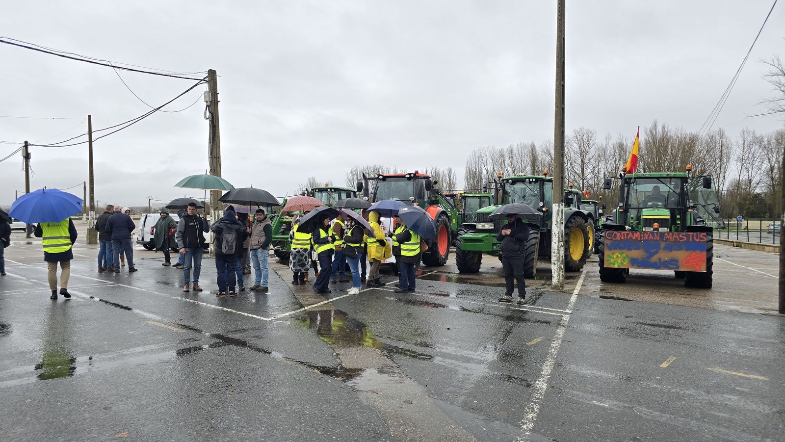 En imágenes la marcha con tractores y vehículos de campo en Salamanca en protesta contra Mercosur