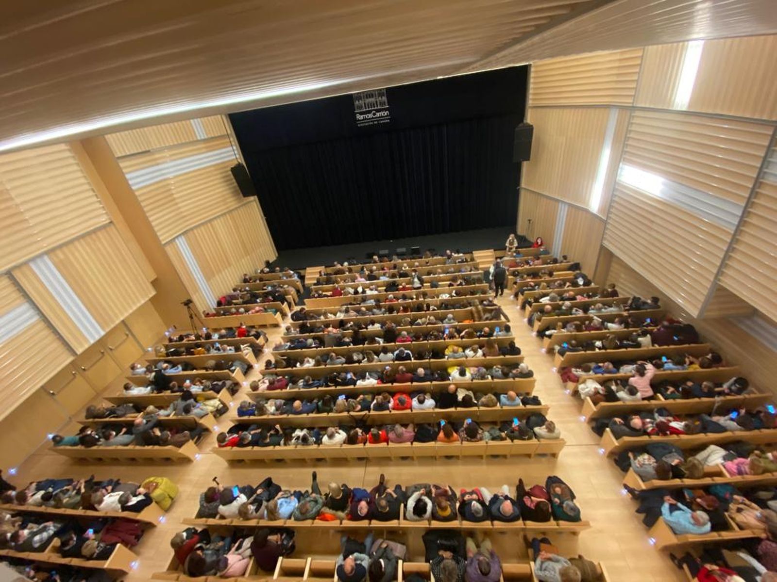Interior del teatro Ramos Carrión antes de un congreso, espectáculo