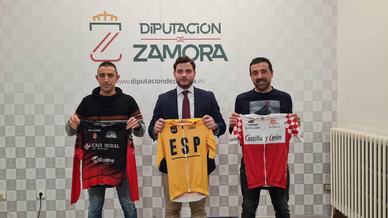 José Carlos Álvarez 'Tapo', a la derecha de la imagen, es ganador de la Copa de España XCM