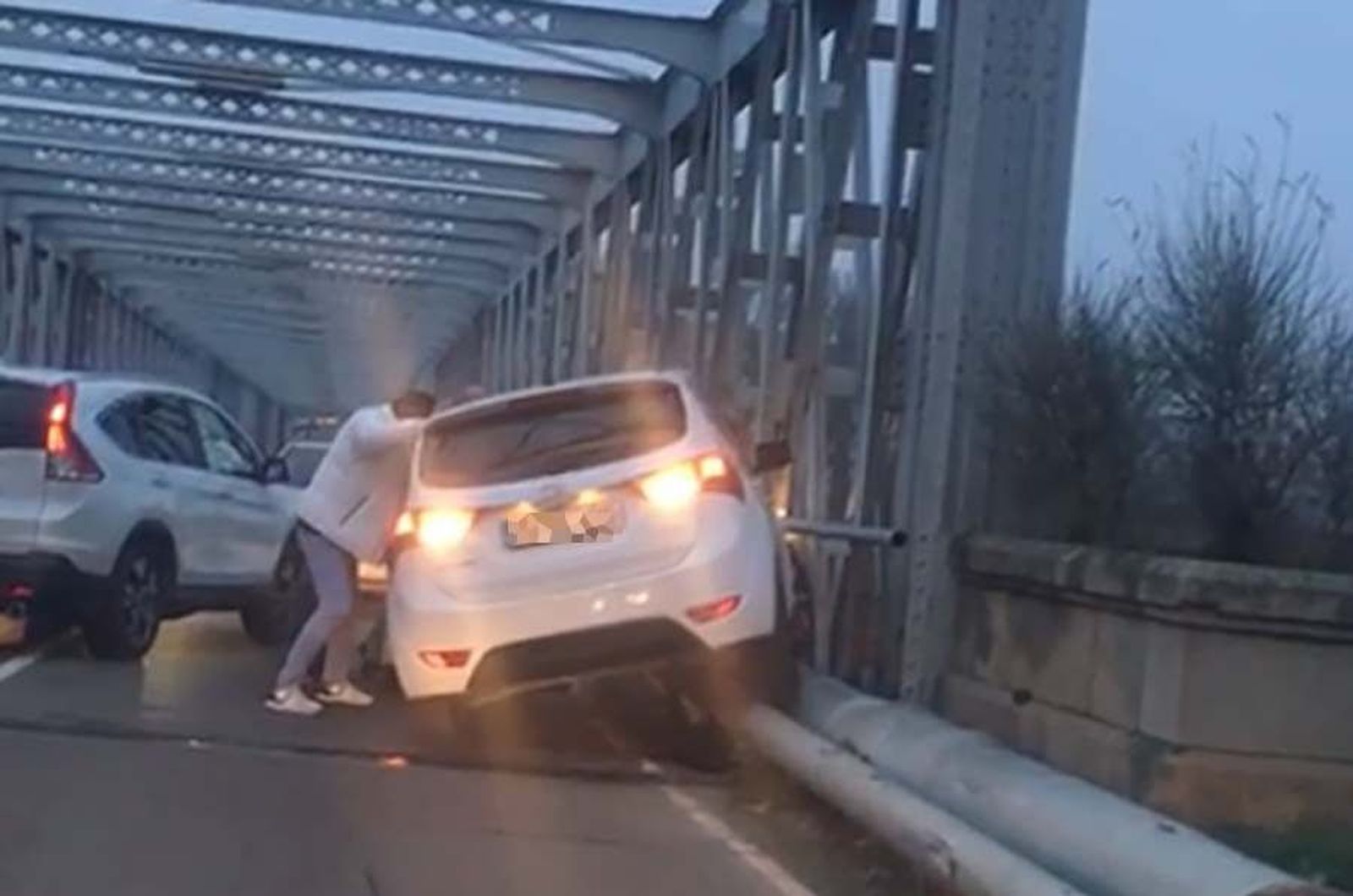Coche puente de hierro