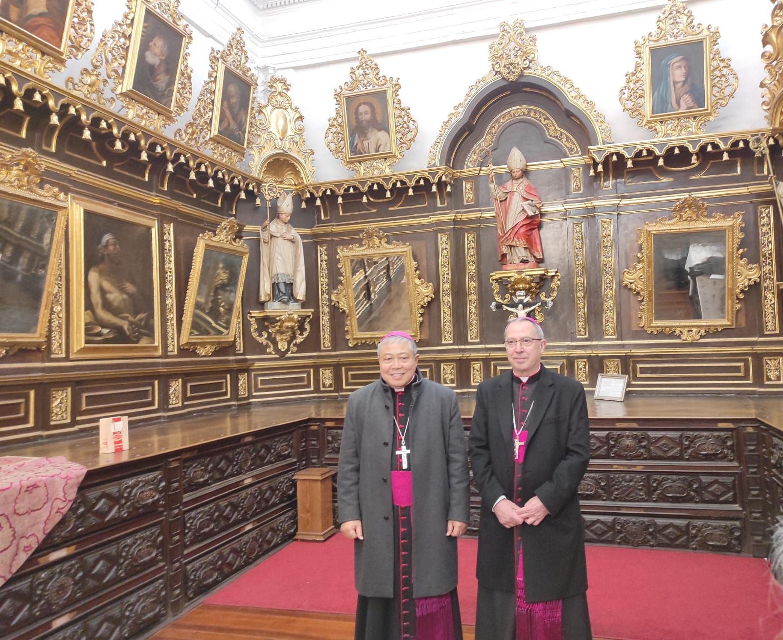 El nuncio de su Santidad, Bernardito Auza acompañado del obispo de Zamora Fernando Varela