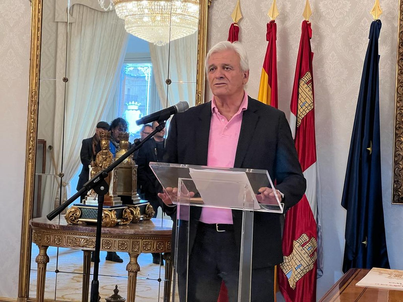 huespedes-distinguidos-al-poeta-rafael-soler-foto-s24h