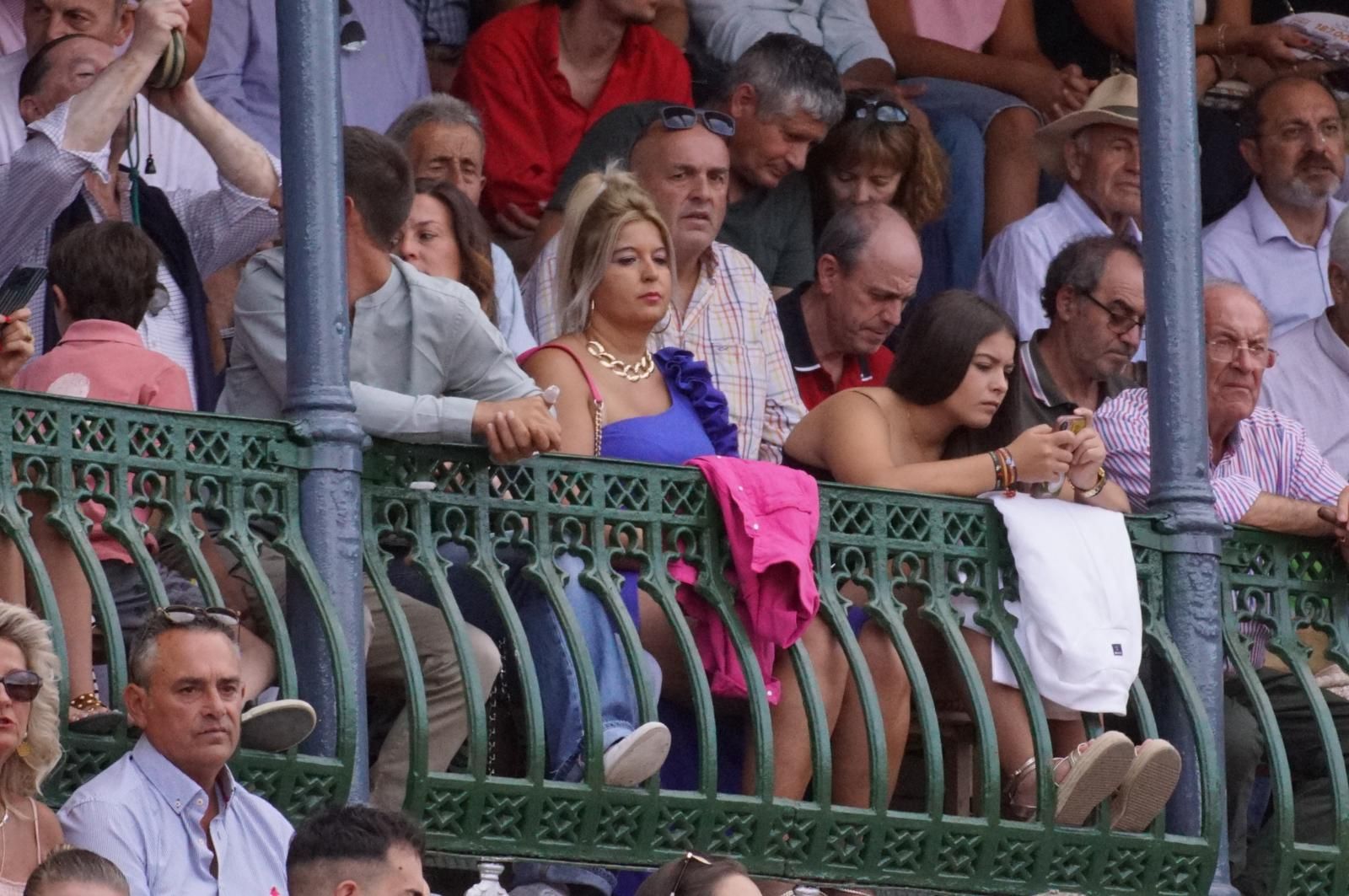 Expectación por ver los caballos de rejoneo en La Glorieta: imágenes del ambiente en los tendidos y en el patio de cuadrillas