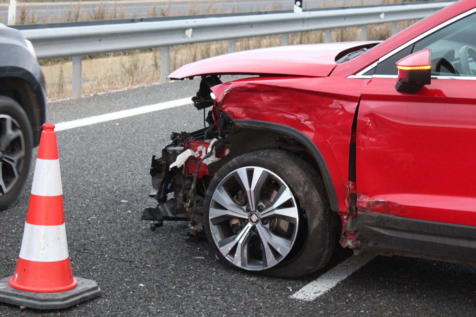 Colisión entre dos turismos en la A 50, a la altura de Machacón (5)