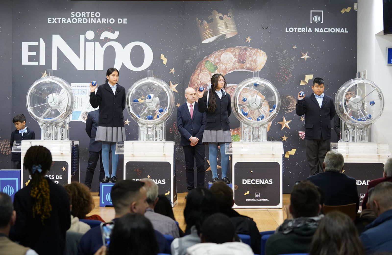 Celebración del Sorteo de la lotería del Niño en el salón de Loterías y Apuestas del Estado