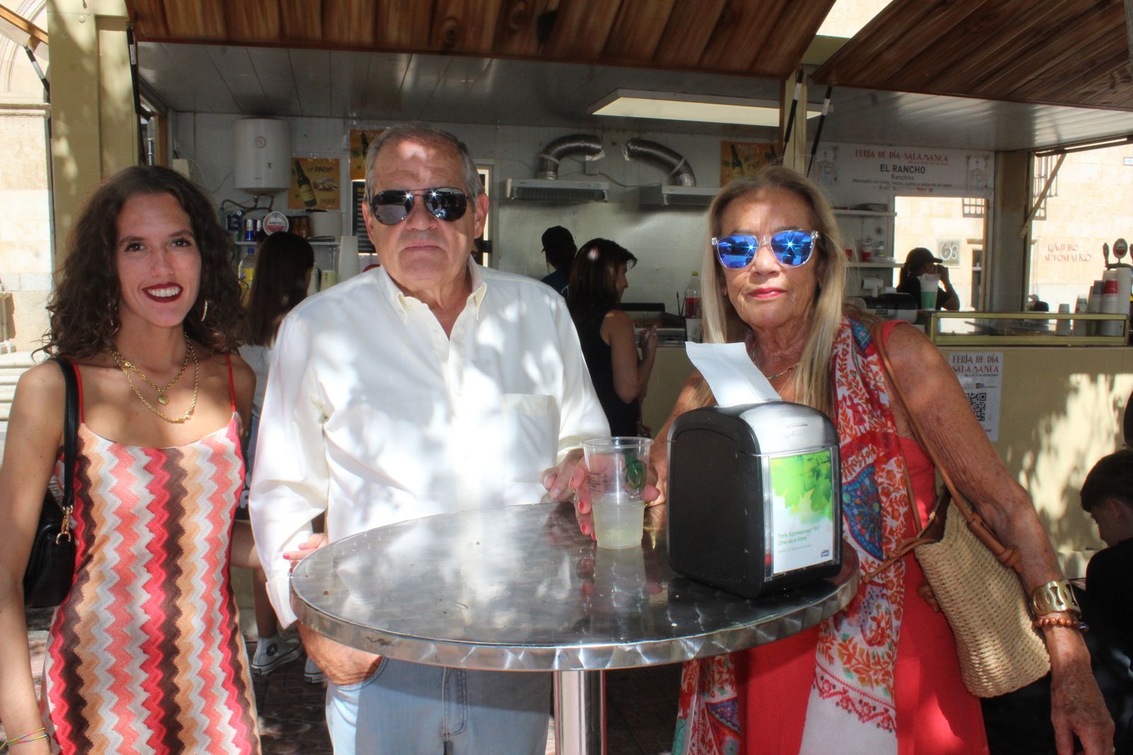 Ambiente en la Feria de Día en el mediodía de este jueves