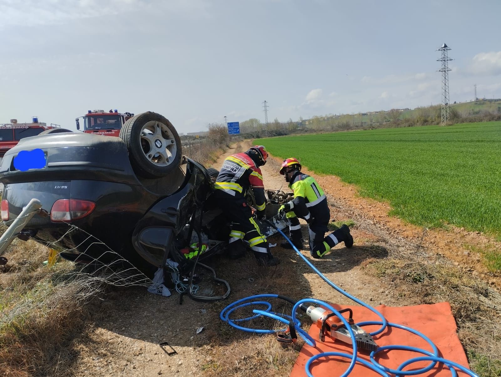 Bomberos de Benavente en el accidente de la N 630