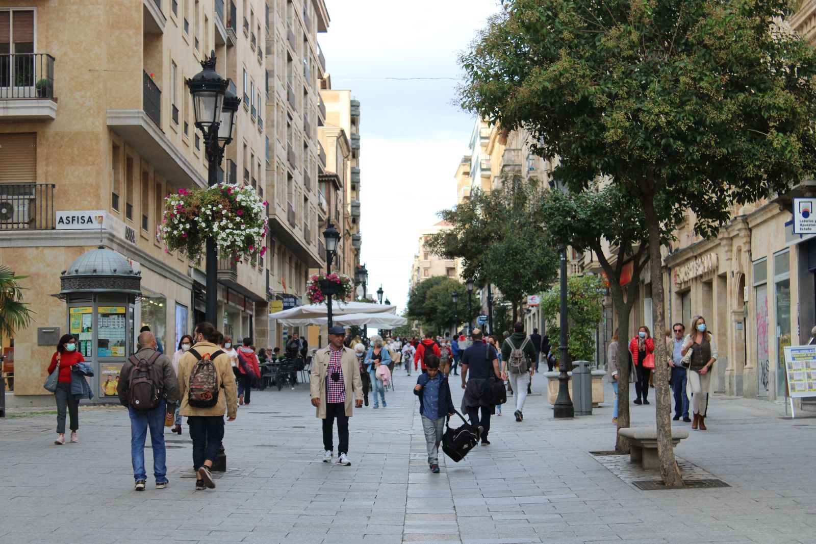 Gente, otoño, calle zamora
