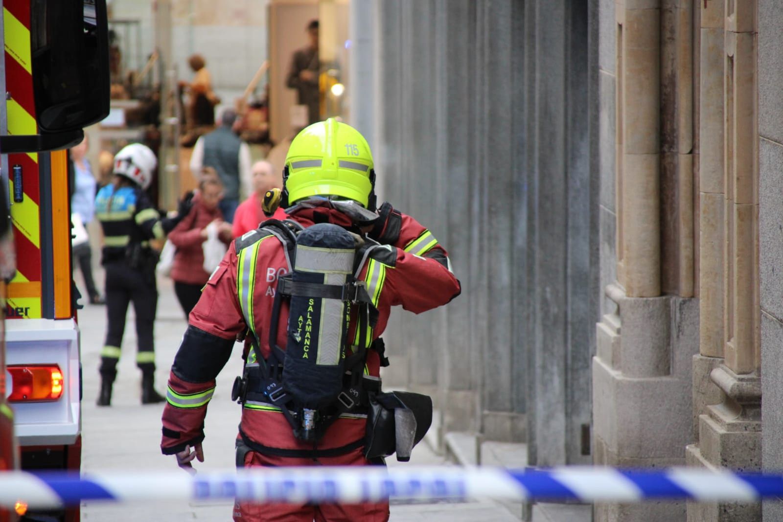 incendio-de-una-vivienda-en-la-calle-rector-lucena-1