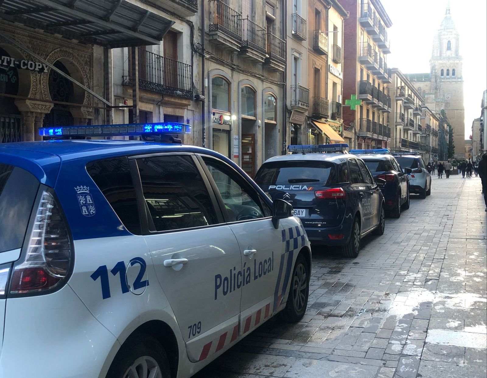 policía en la calle la rua salamanca (2)