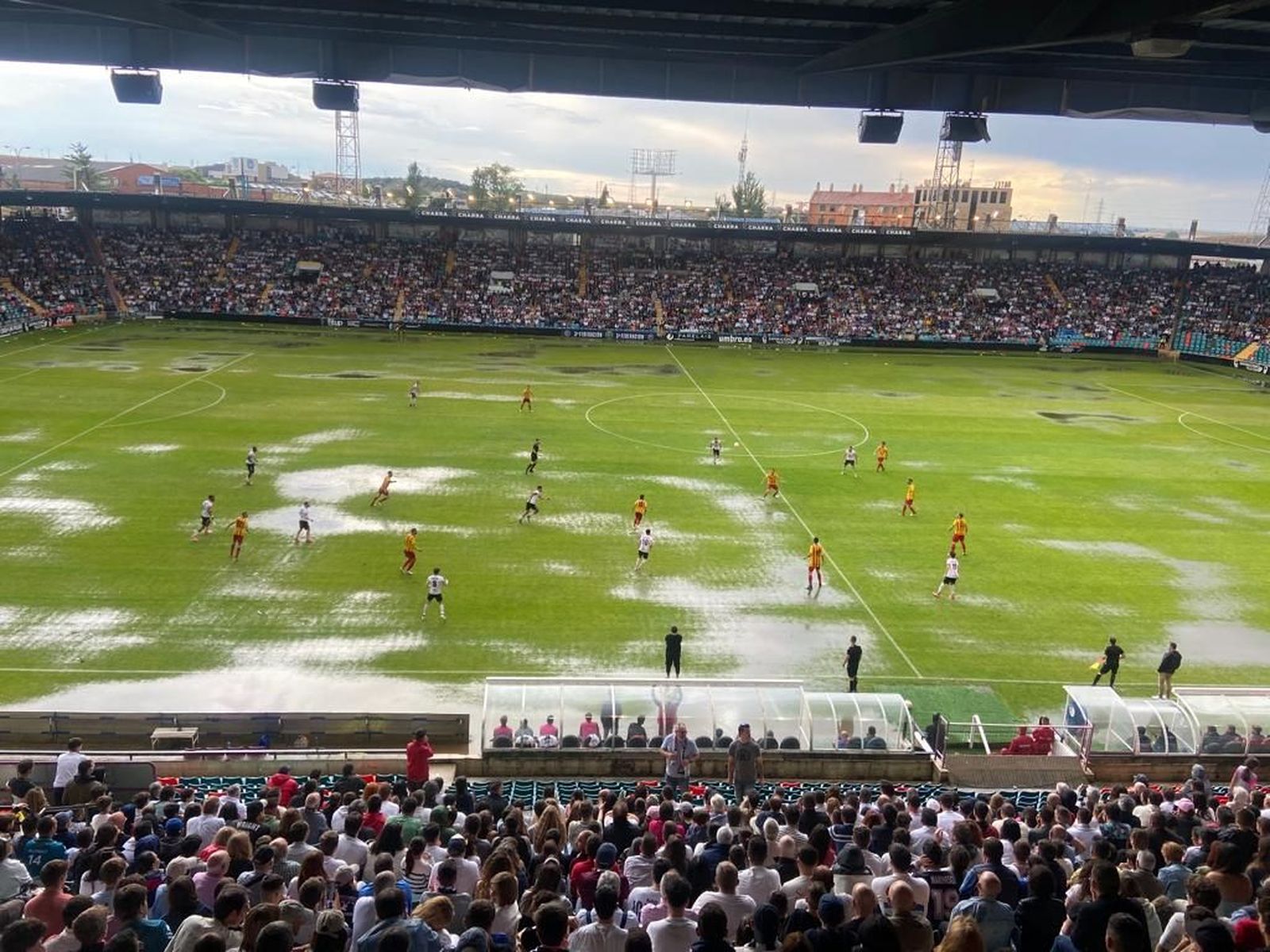 Tormenta en un partido entre Salamanca CF UDS y el Sant Andreu