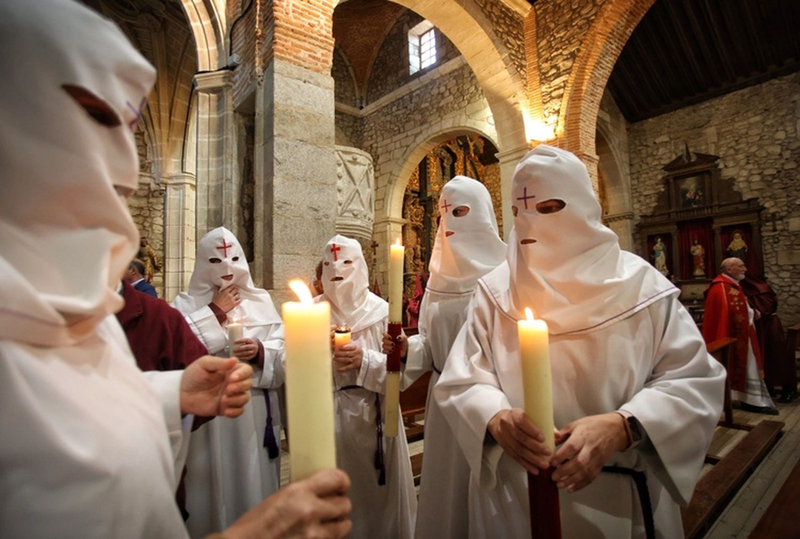 Procesión de Semana Santa en San Martín del Castañar, una tradición con más de un siglo de antigüedad que se mantiene viva generación tras generación entre los vecinos del municipio