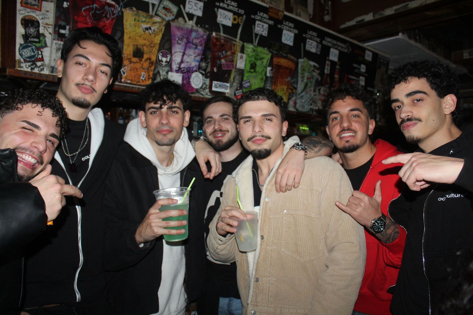 La fiesta de Salamanca moviliza a los jóvenes a divertirse a pesar del mal tiempo