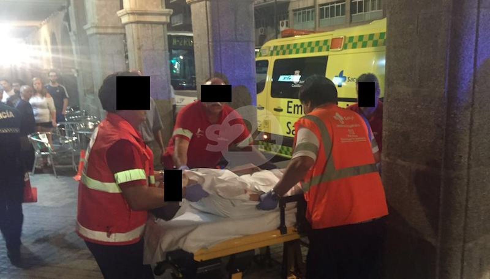 Hieren de varias puñaladas a un joven al que iban a robar un móvil en Gran Vía Hieren de varias puñaladas a un joven al que iban a robar un móvil en Gran Vía