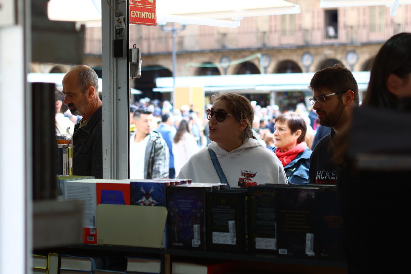 Feria municipal del libro en la Plaza Mayor de Salamanca