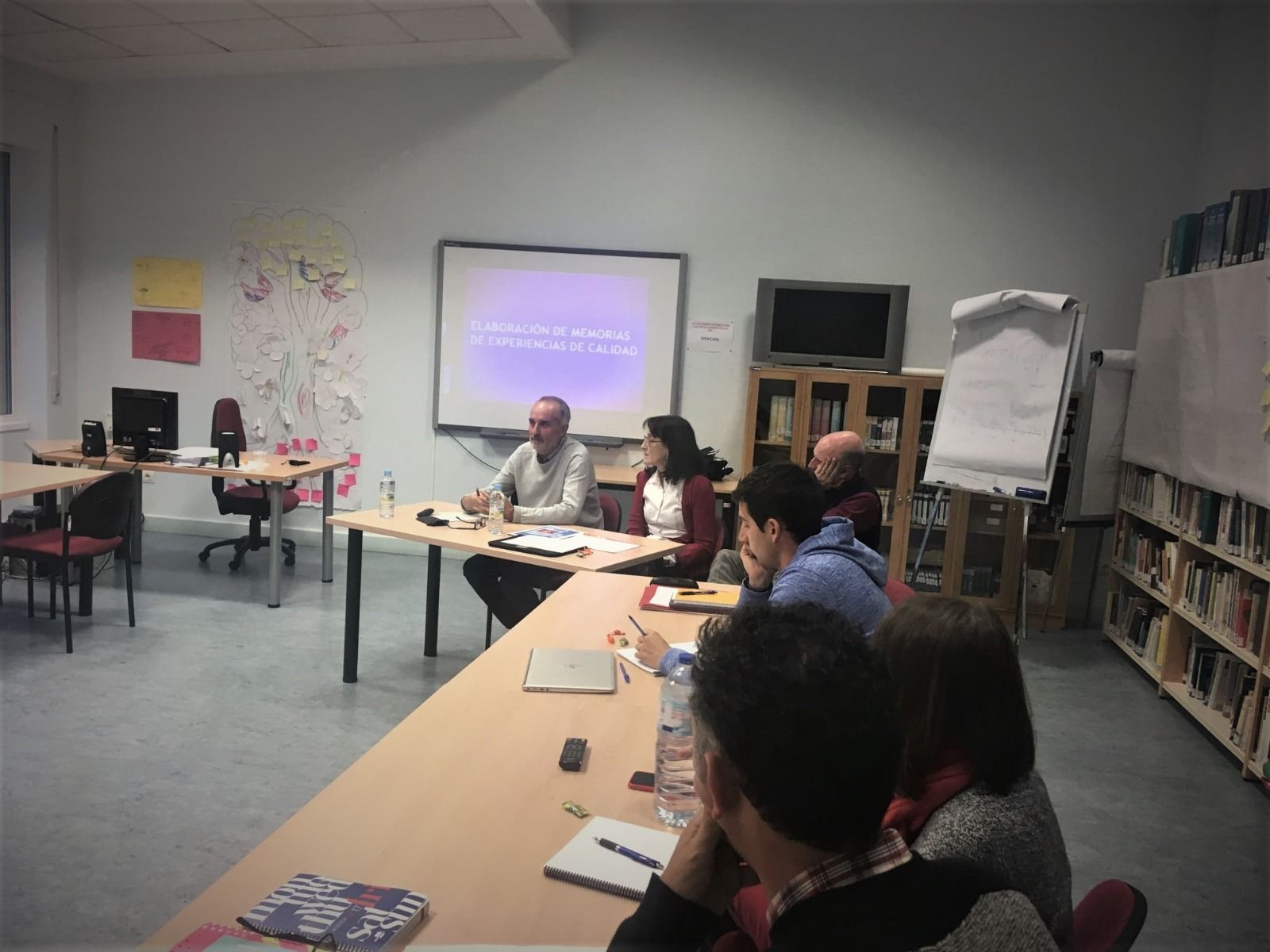 Antonio Castaño, profesor honorífico, imparte un curso a otros docentes