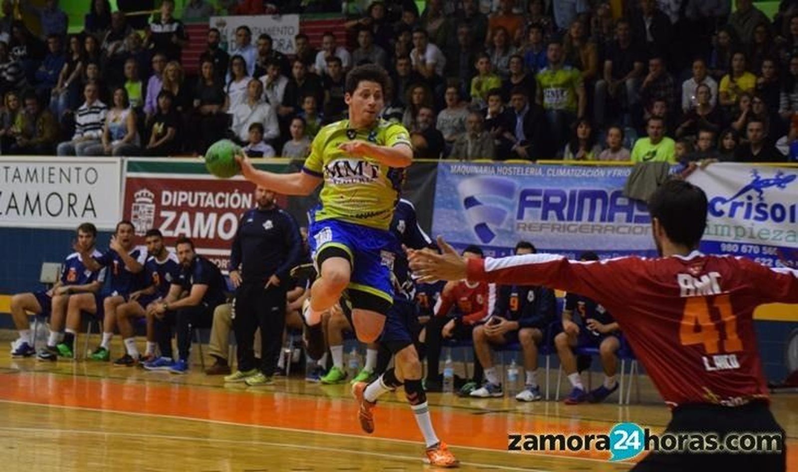 El MMT Seguros sufre, remonta y vuelve a ganar (24-20)