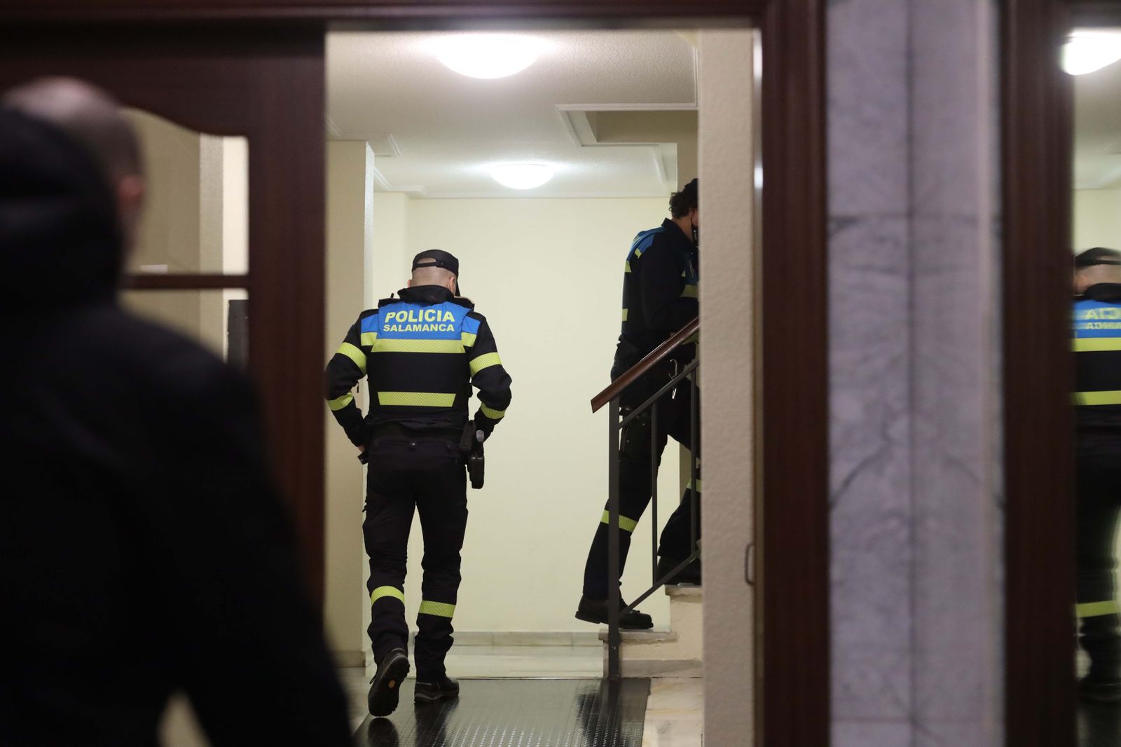 Desalojadas 17 personas de una fiesta ilegal de madrugada en un piso de la calle Cerrada Corrillo