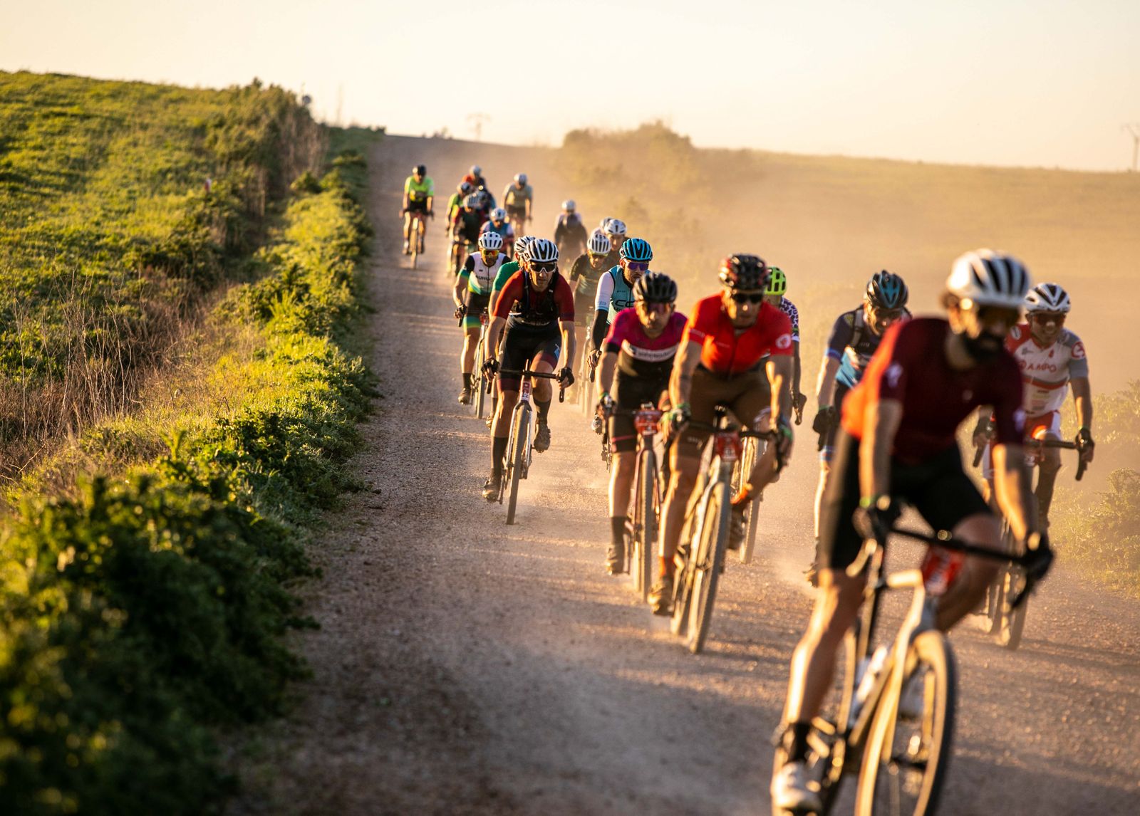 La tercera edición de la Gravel Ibereólica Tierra de Campos arranca con récord de participación y ciclistas de élite