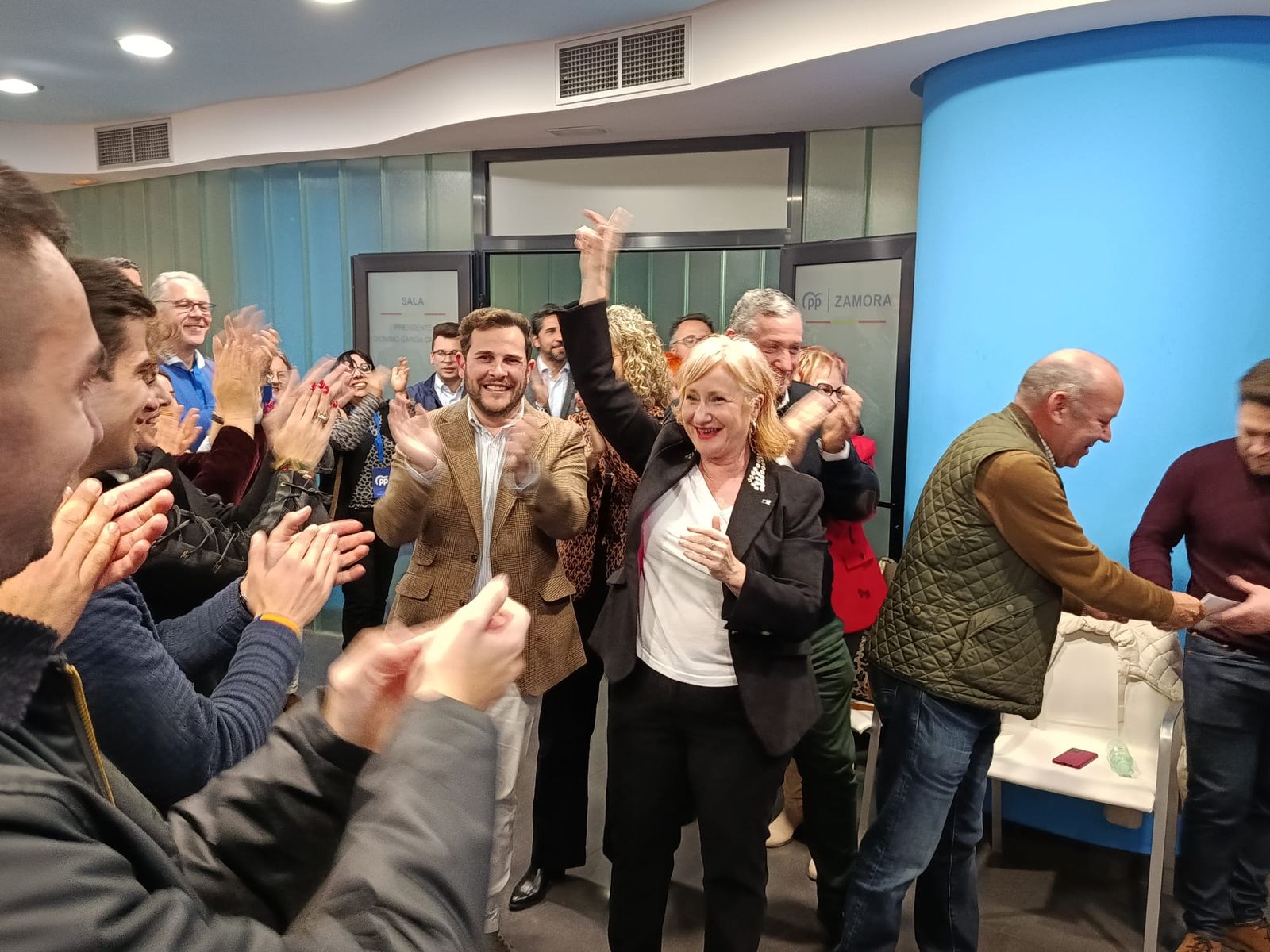 GALERÍA | Noche electoral en la sede del PP en Zamora