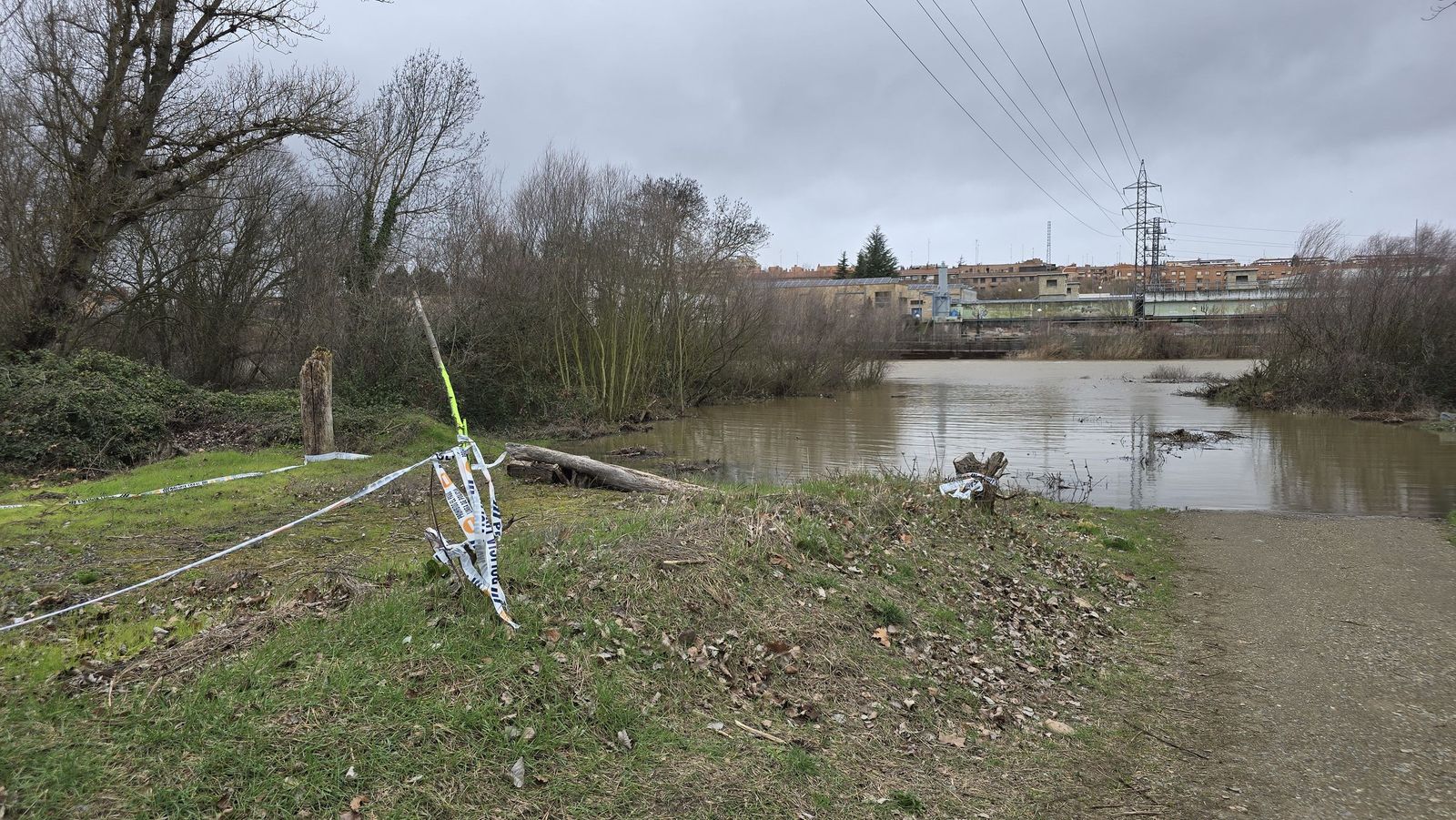 Crecida del rio Tormes a su paso por la Fontana