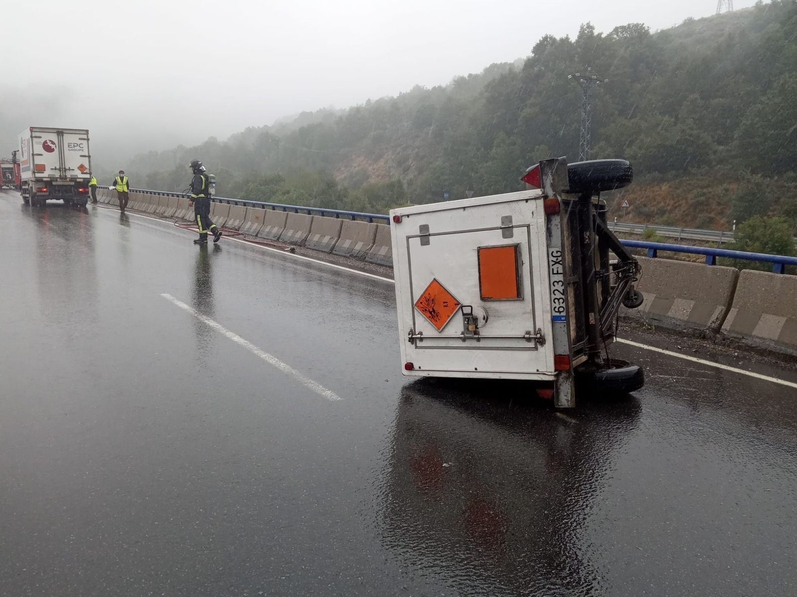 Bomberos accidente perdida remolque (2)
