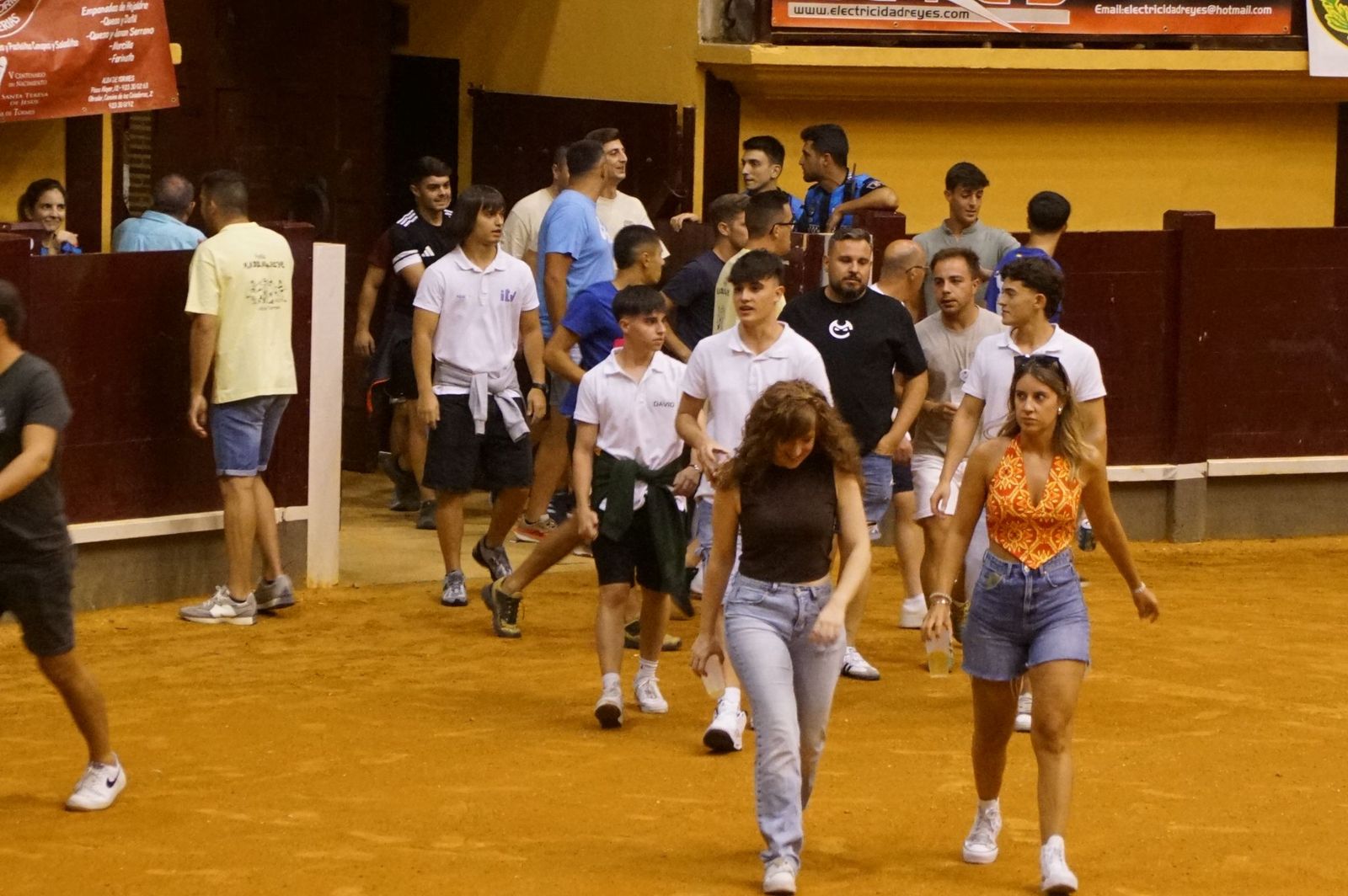 Multitudinario encierro nocturno en Alba de Tormes