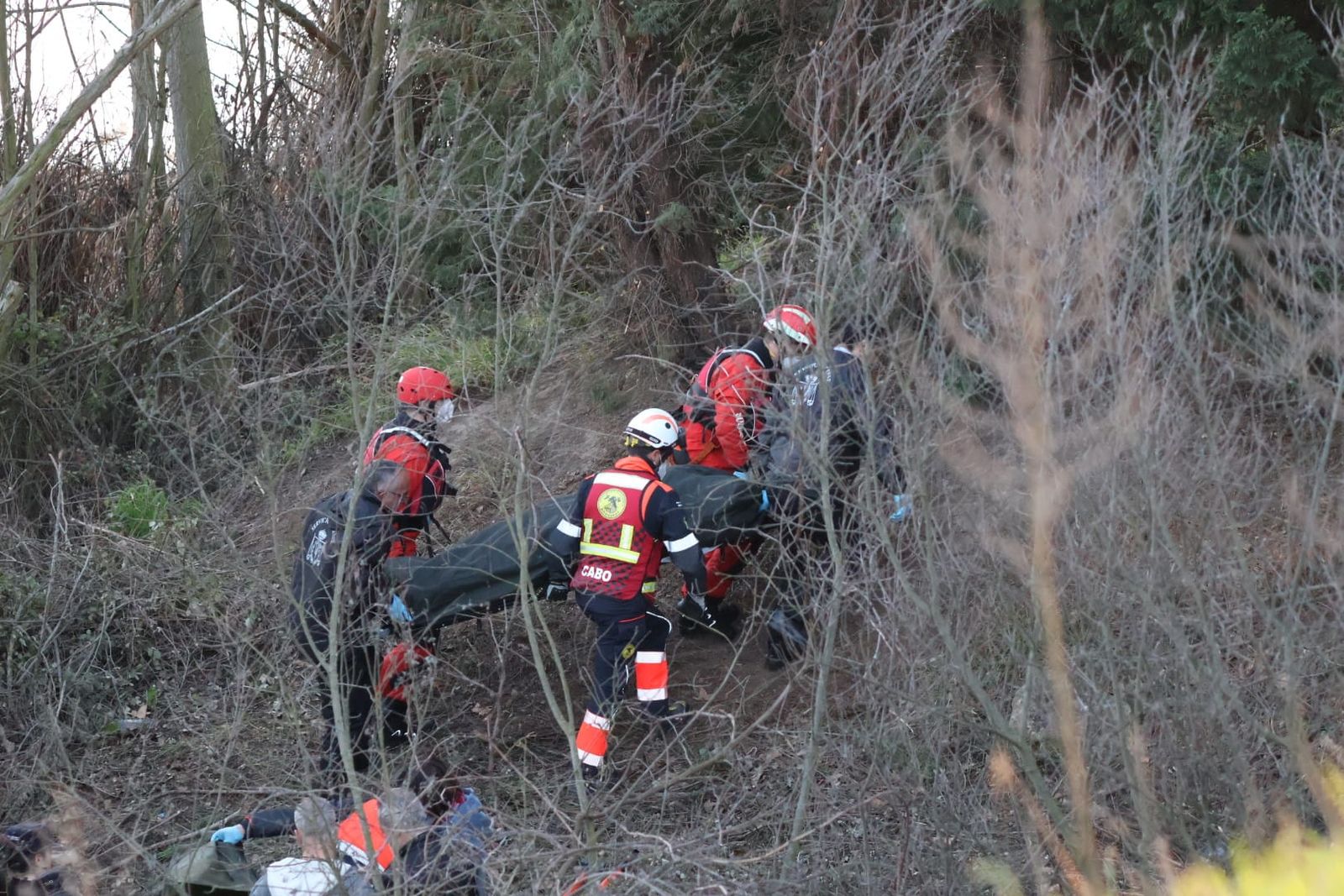 despliegue-policial-tras-la-aparicion-de-un-cadaver-en-la-zona-del-rio-tormes-fotos-andrea-m-2