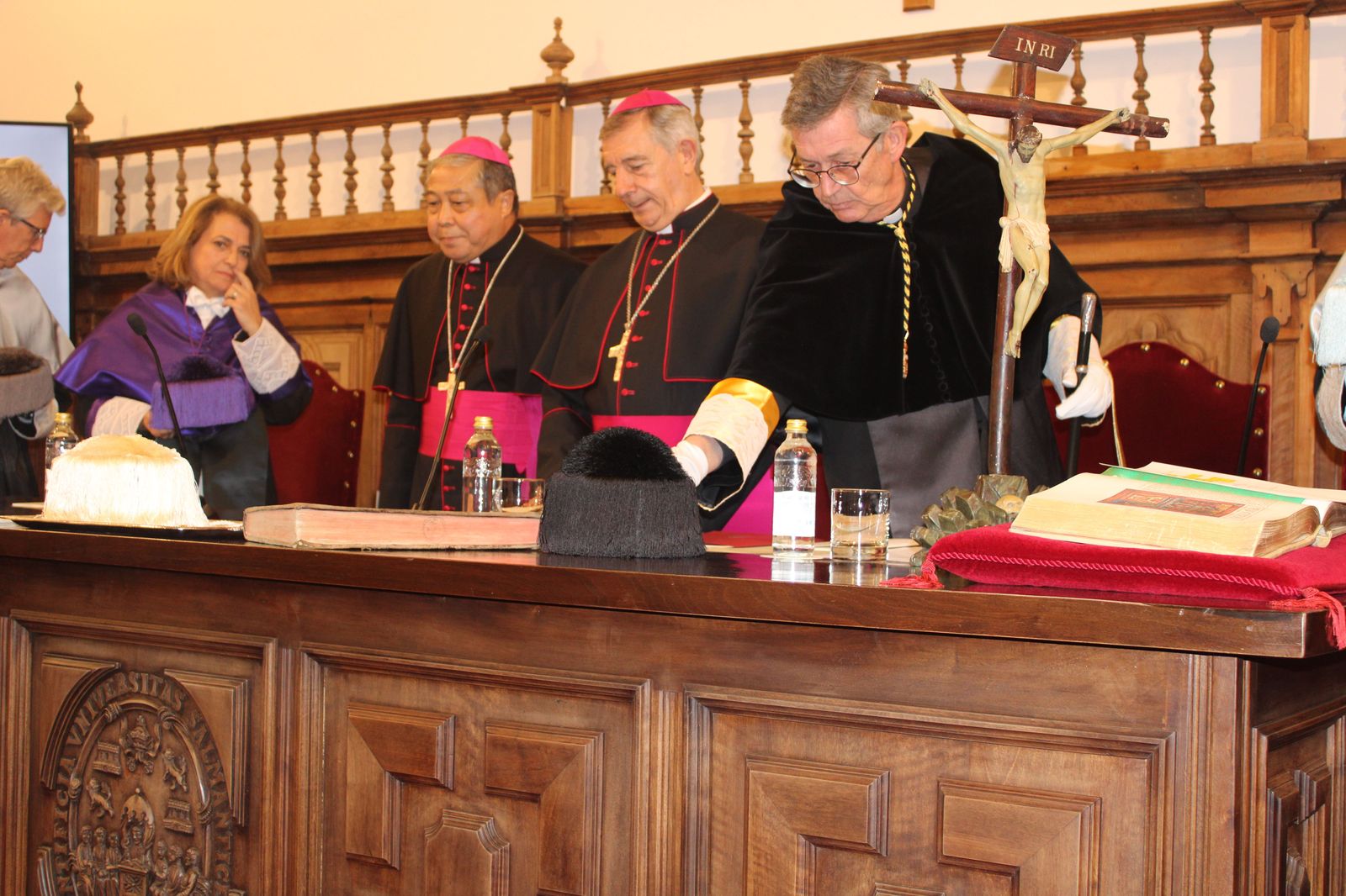 investidura-como-doctor-honoris-causa-de-la-universidad-pontific-35