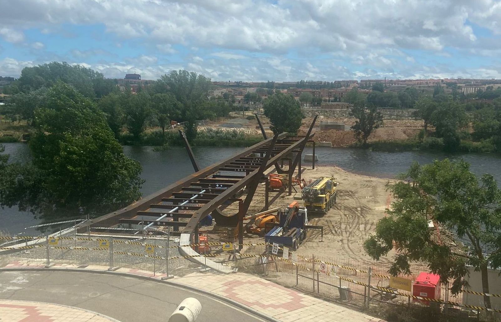 La nueva pasarela ya está tomando forma