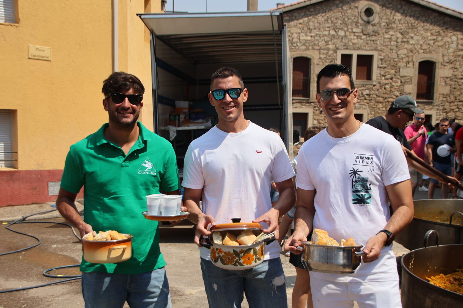 Masueco paella popular en la plaza