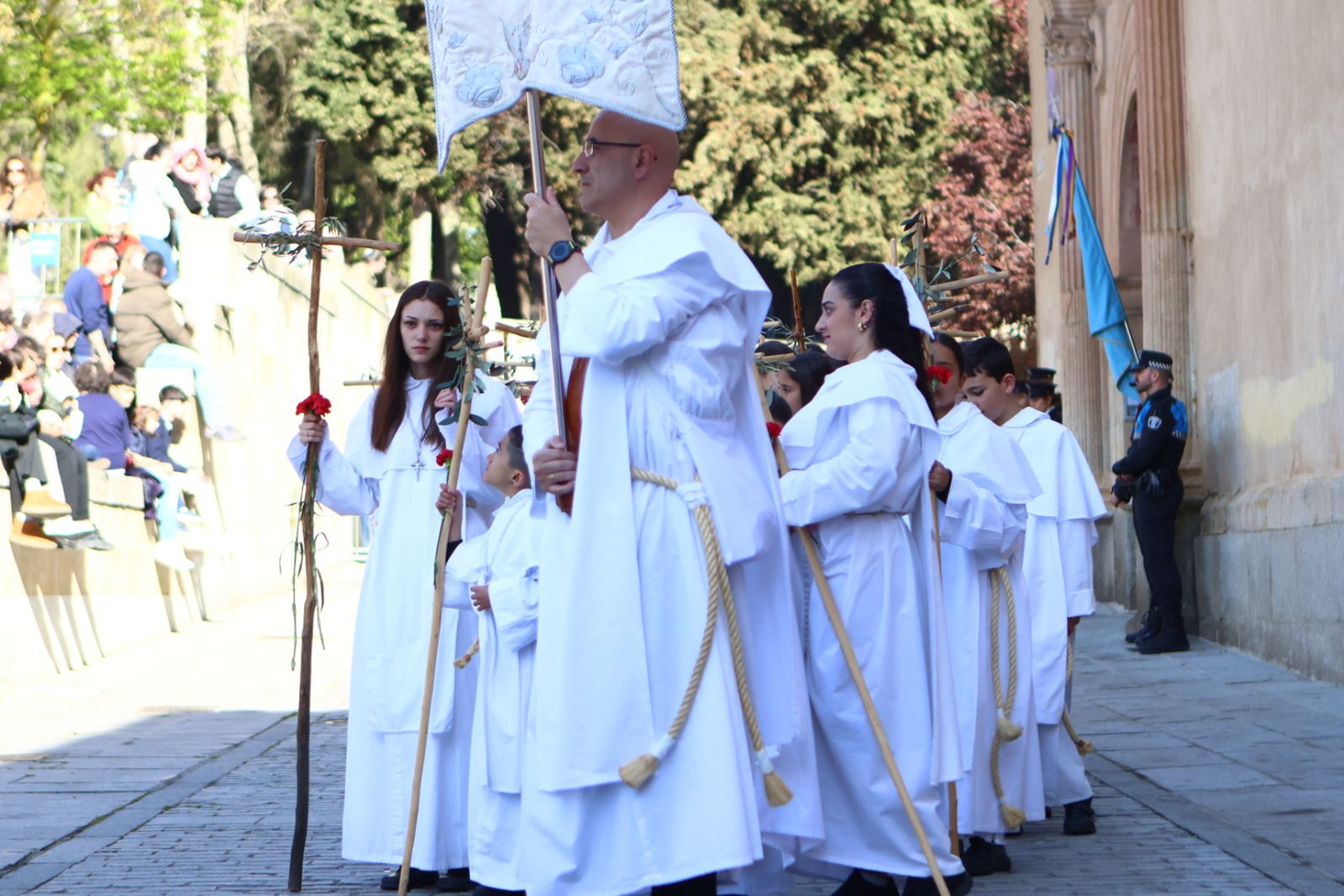 Procesión del encuentro de Nuestra Señora de la Alegría y Jesús Resucitado en el Domingo de Resurrección en Salamanca