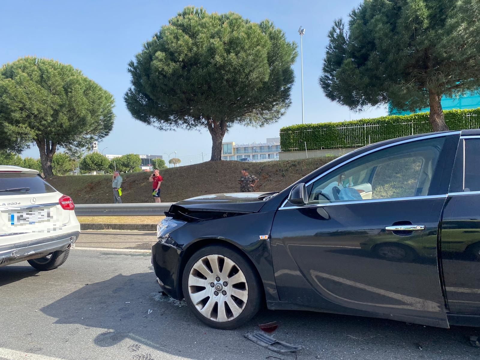 tres-vehiculos-implicados-en-un-accidente-en-carbajosa-de-la-sagrada-fotos-carlos-h-8