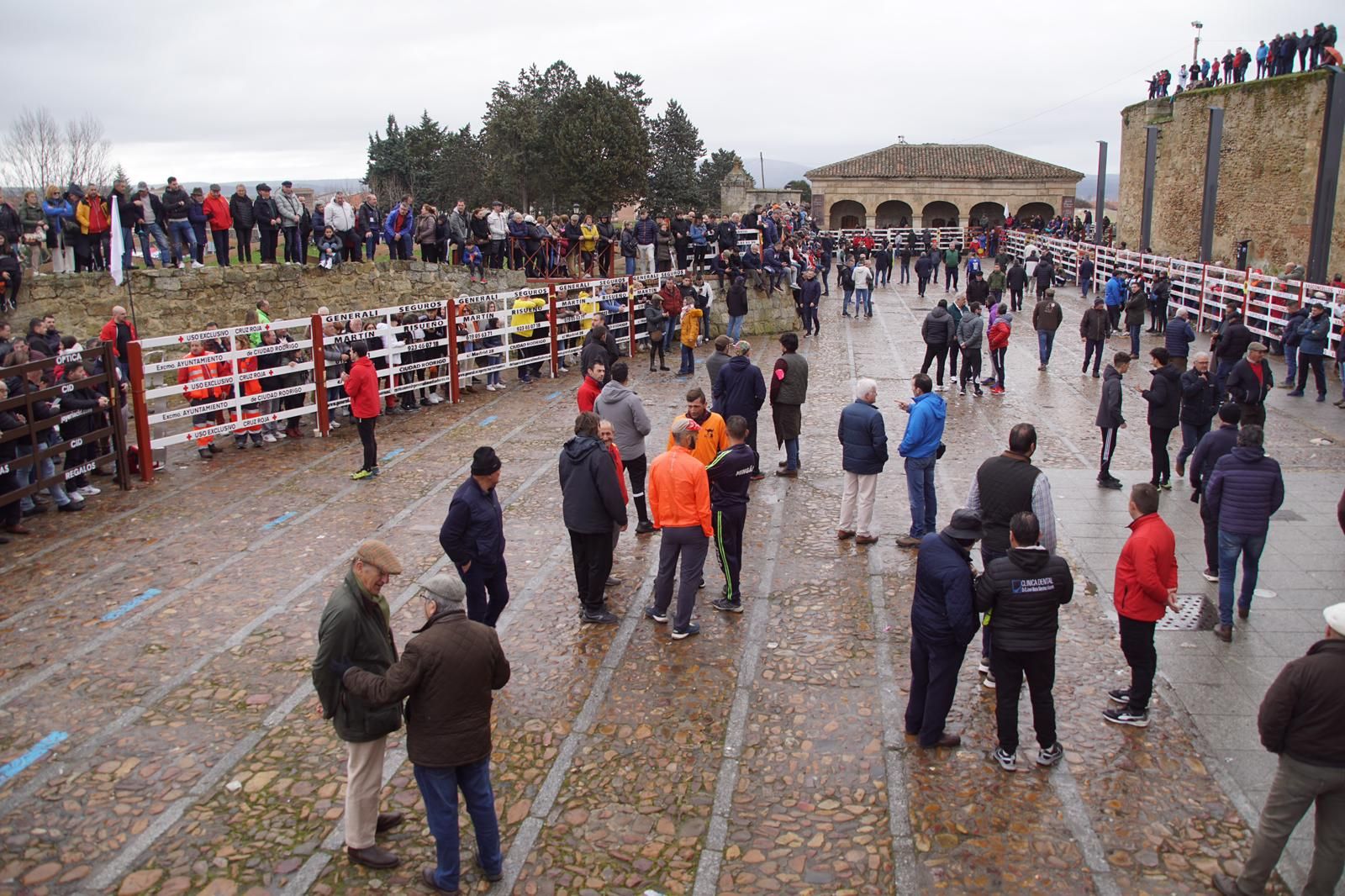 ambiente-encierro-urbano-lunes-de-carnaval-en-ciudad-rodrigo-12-de-febrero-de-2024-fotos-s24h-16