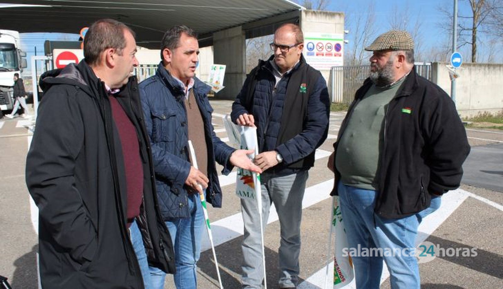 GALERÍA | Los agricultores protestan frente a la planta de bioetanol de Babilafuente