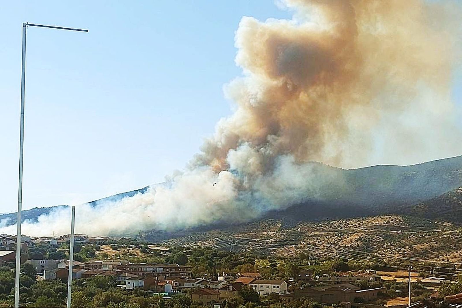 Incendio en El Tiemblo | Foto: ICAL Incendio en El Tiemblo | Foto: ICAL