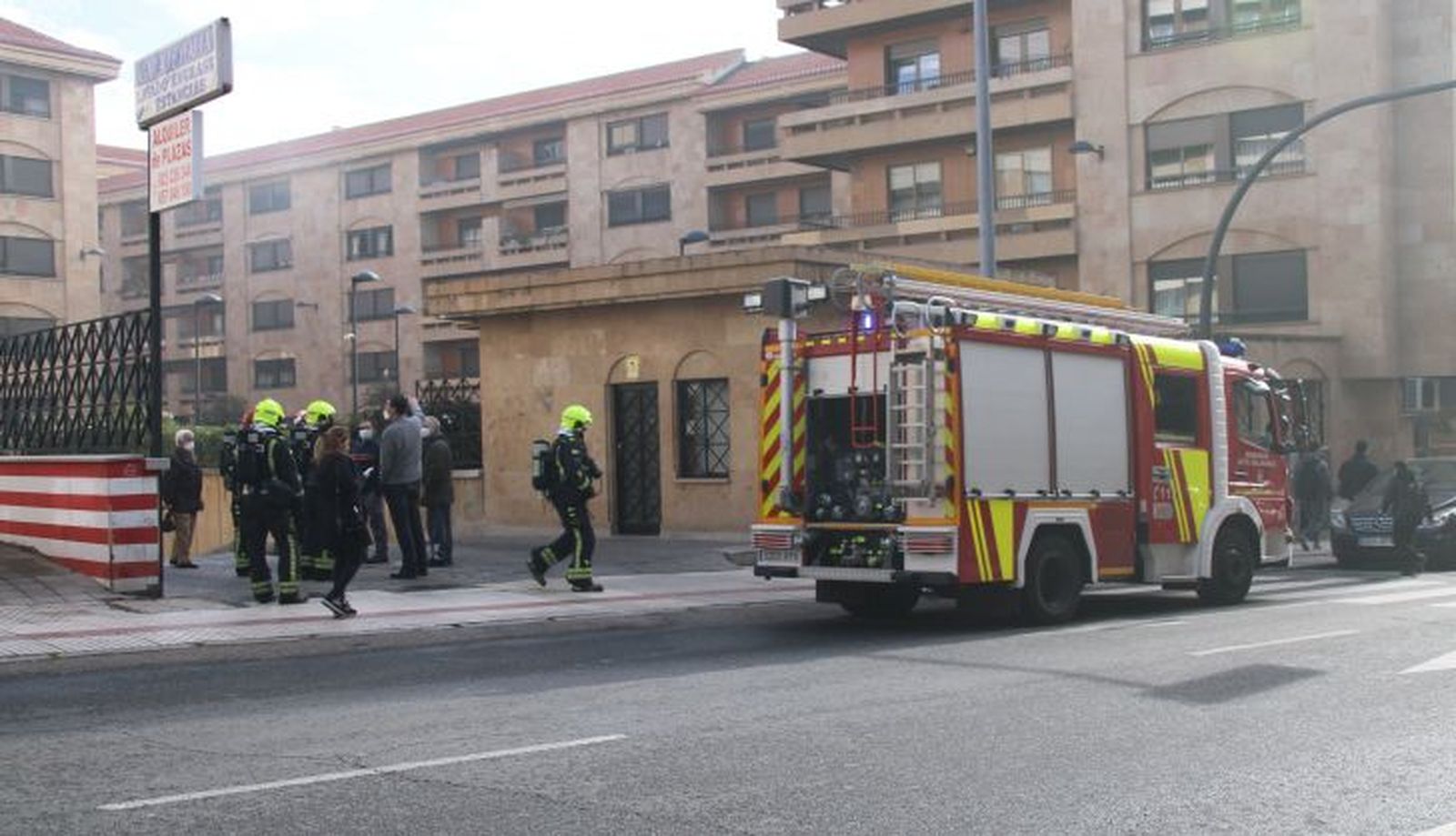 Intervención de Bomberos en la avenida de Italia (1)