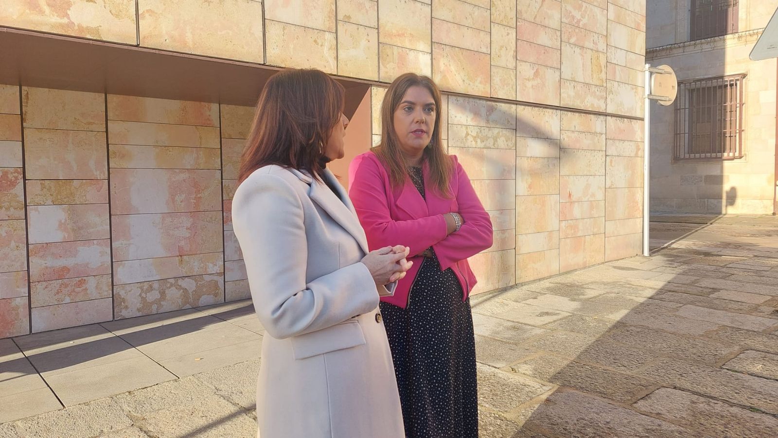 Ana Sánchez junto a Sandra Veleda