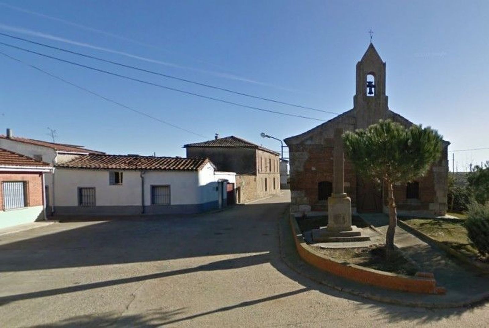 El Ayuntamiento apela a la colaboración ciudadana para limpiar la maleza