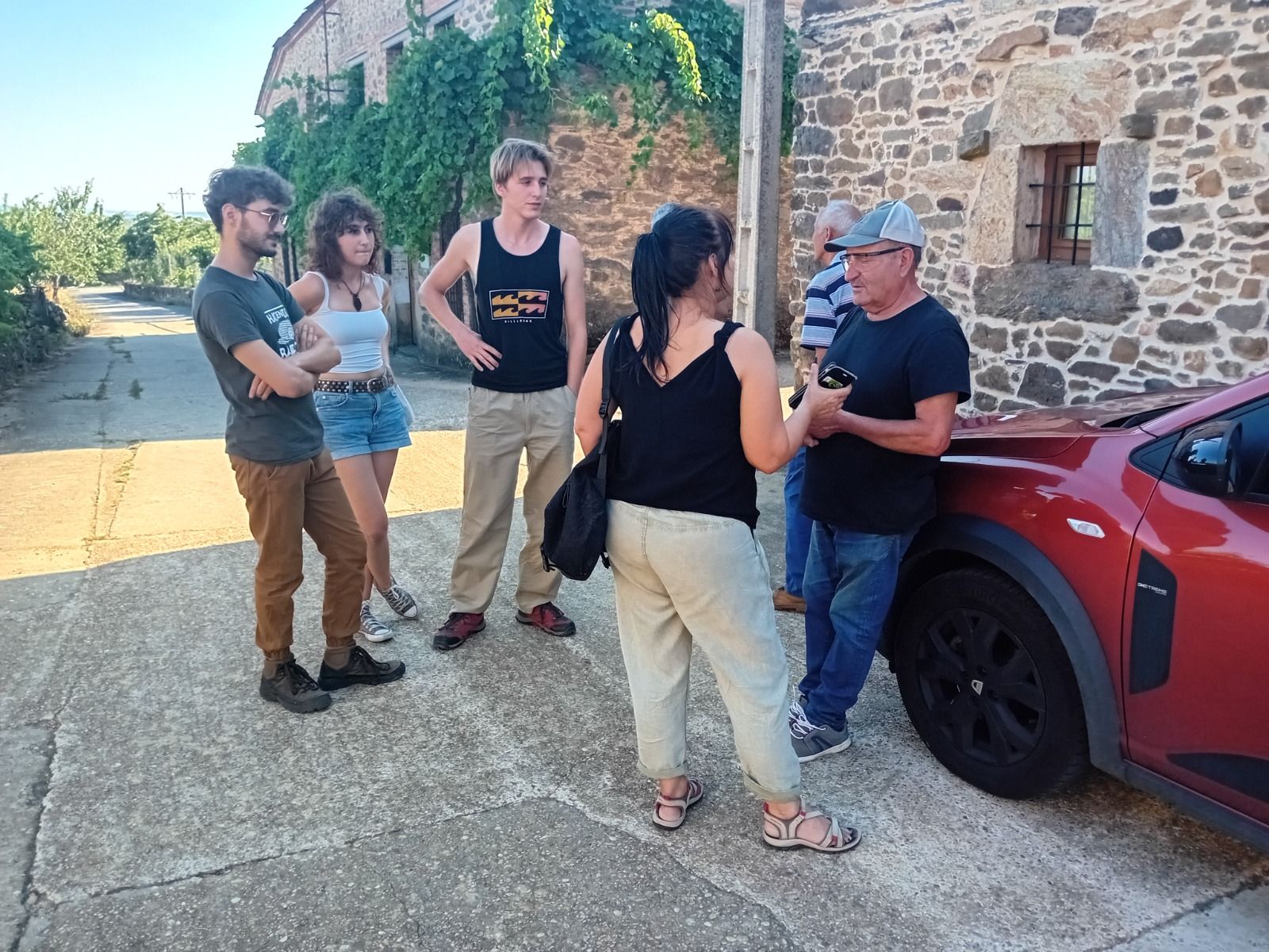 Entre muros y piedras, jóvenes voces escriben la historia de Aliste
