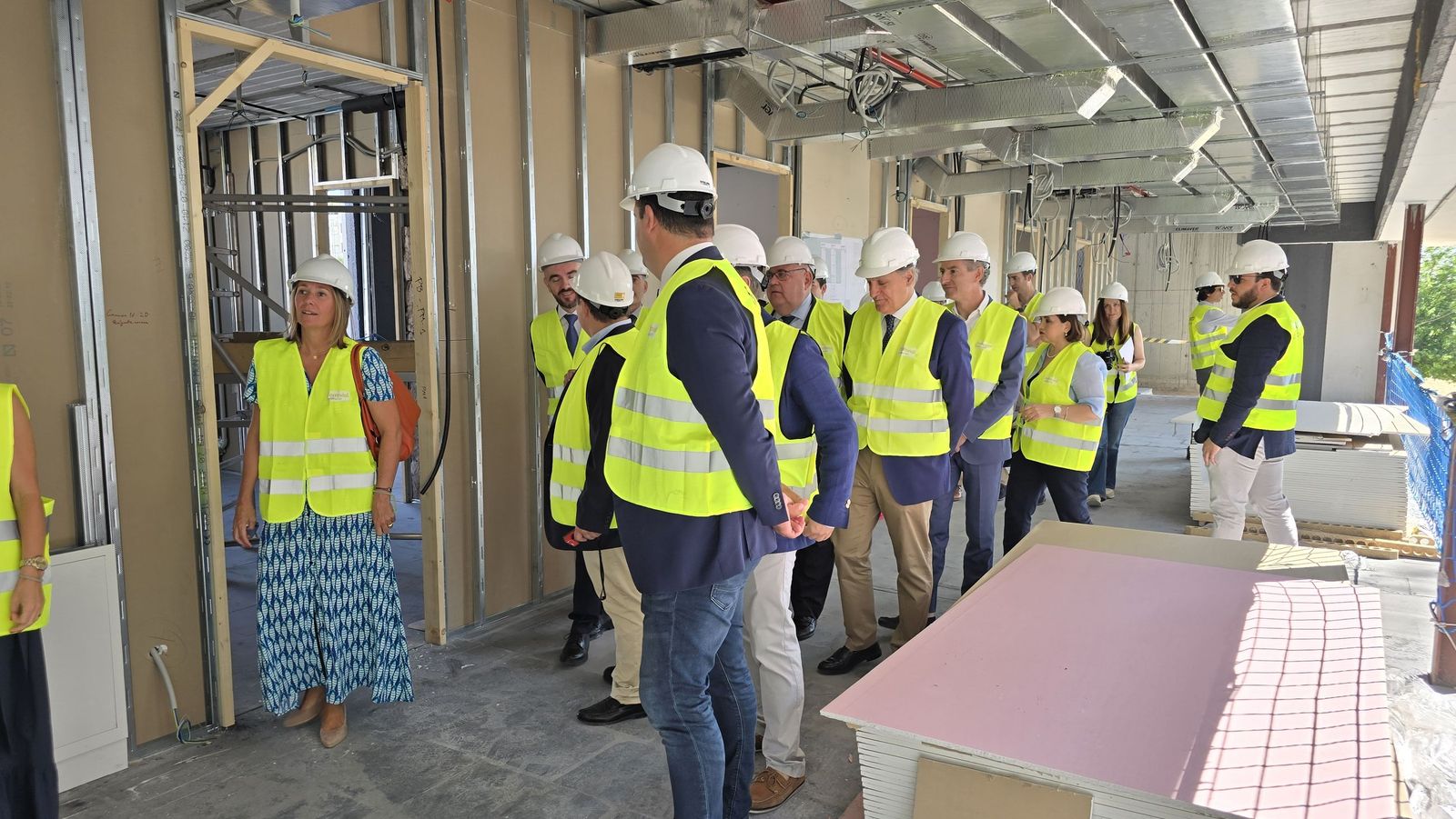 El consejero de Sanidad, Alejandro Vázquez Ramos, visita las obras del centro de salud Prosperidad
