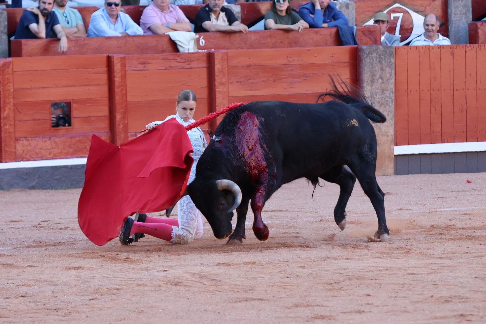 La Glorieta revive el aroma de la feria taurina con el primer festejo: Lea Vicens, Raquel Martín y Olga Casado