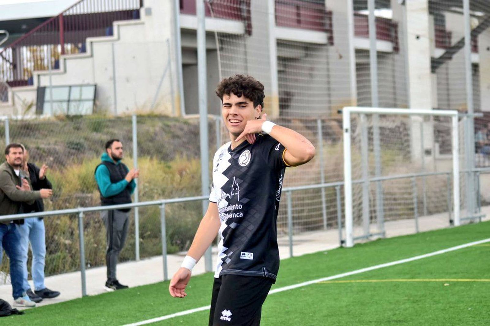 Óscar Cañedo celebra un gol con el juvenil de Unionistas | FOTO USCF BASE Óscar Cañedo celebra un gol con el juvenil de Unionistas | FOTO USCF BASE