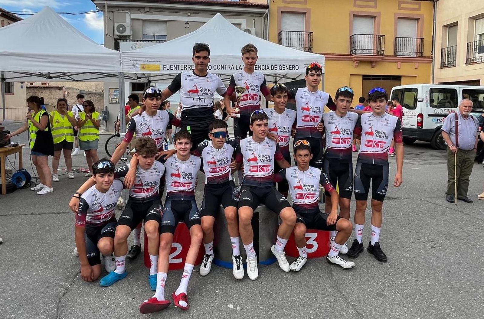 Victoria por equipos del Siega Verde en Segovia