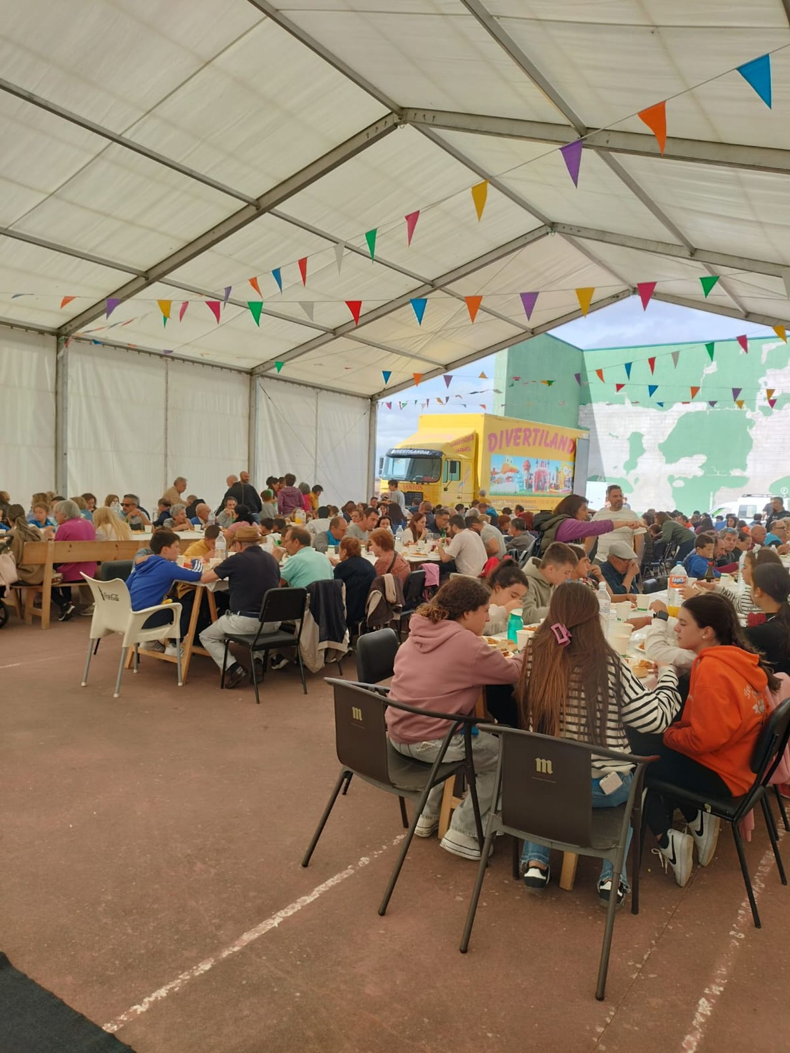 Los vecinos de Juzbado siguen de celebración degustando una paella popular en una jornada con juegos populares