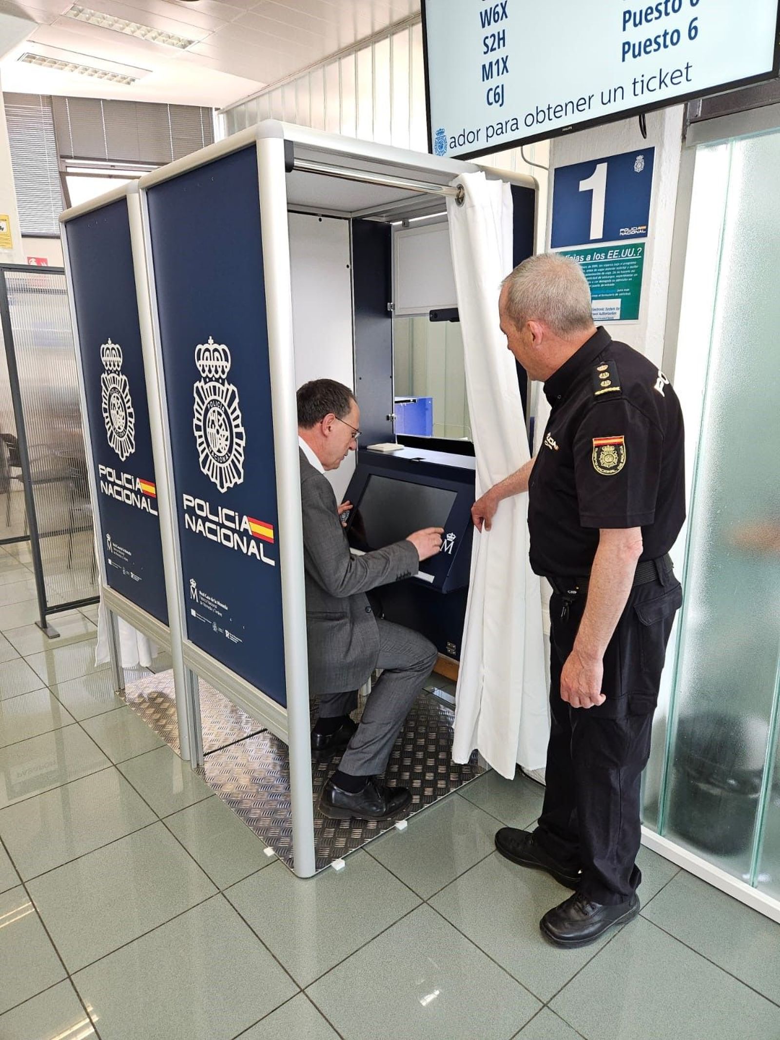 Zamora estrena los nuevos módulos de expedición múltiple del DNI Exprés